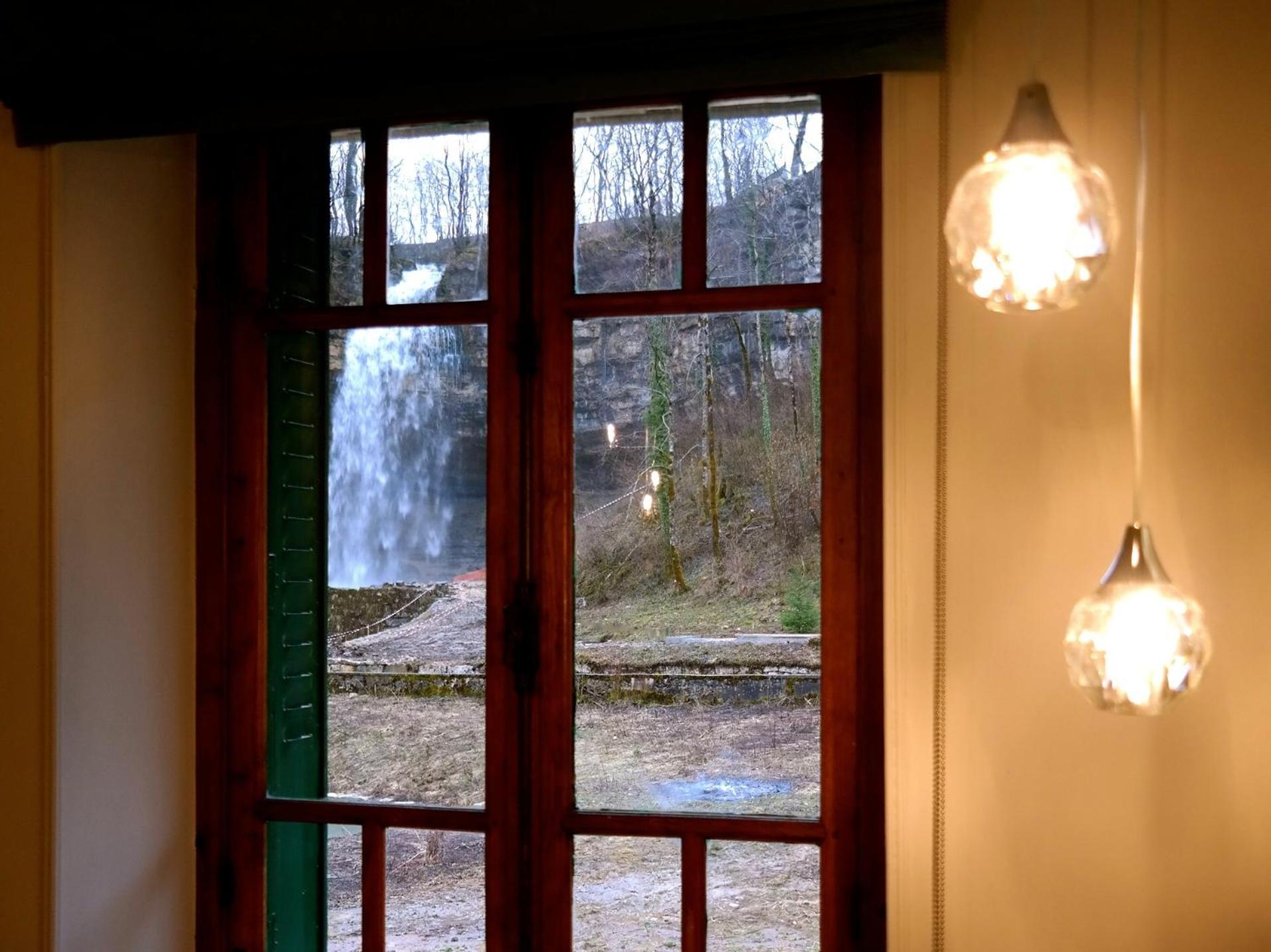 Au Moulin Des Fees - Maison D'Hotes Cascades Du Herisson Bonlieu Ruang foto