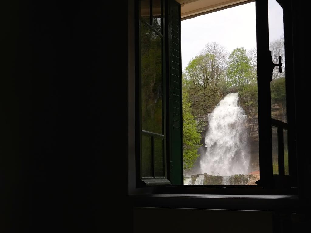 Au Moulin Des Fees - Maison D'Hotes Cascades Du Herisson Bonlieu Ruang foto